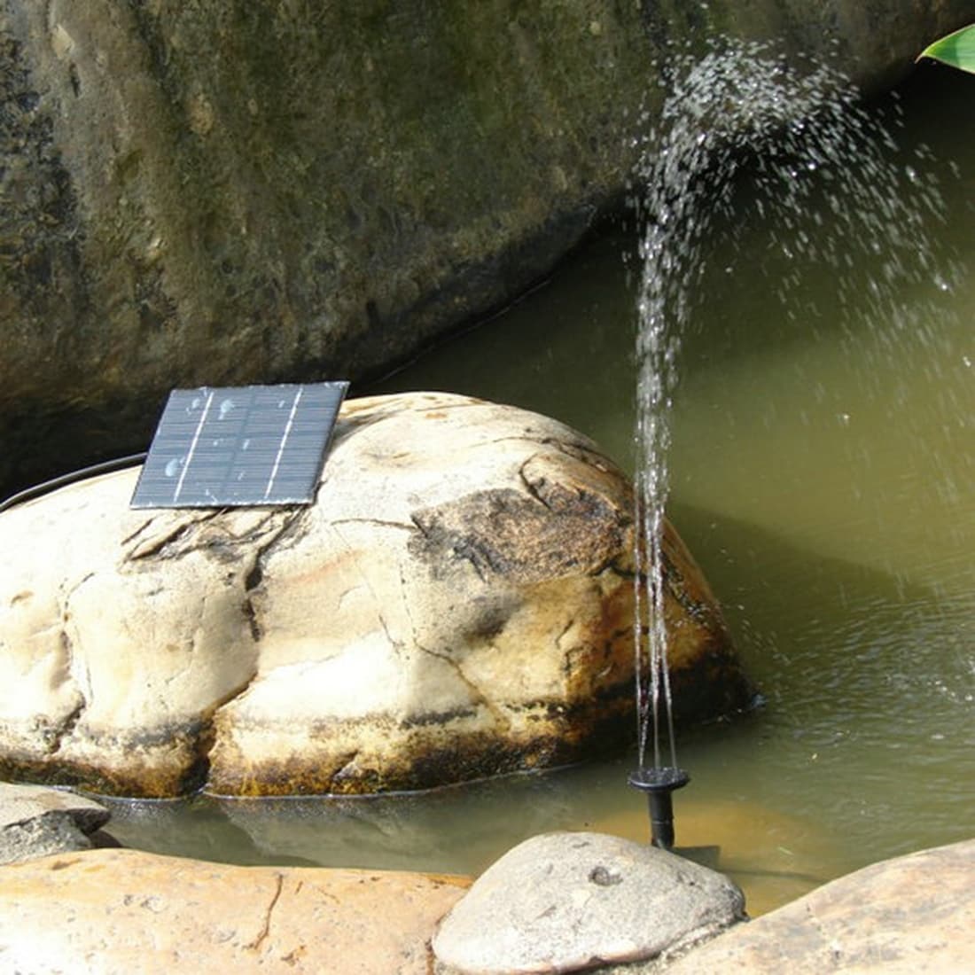 Solcelle vannpumpe for fontene